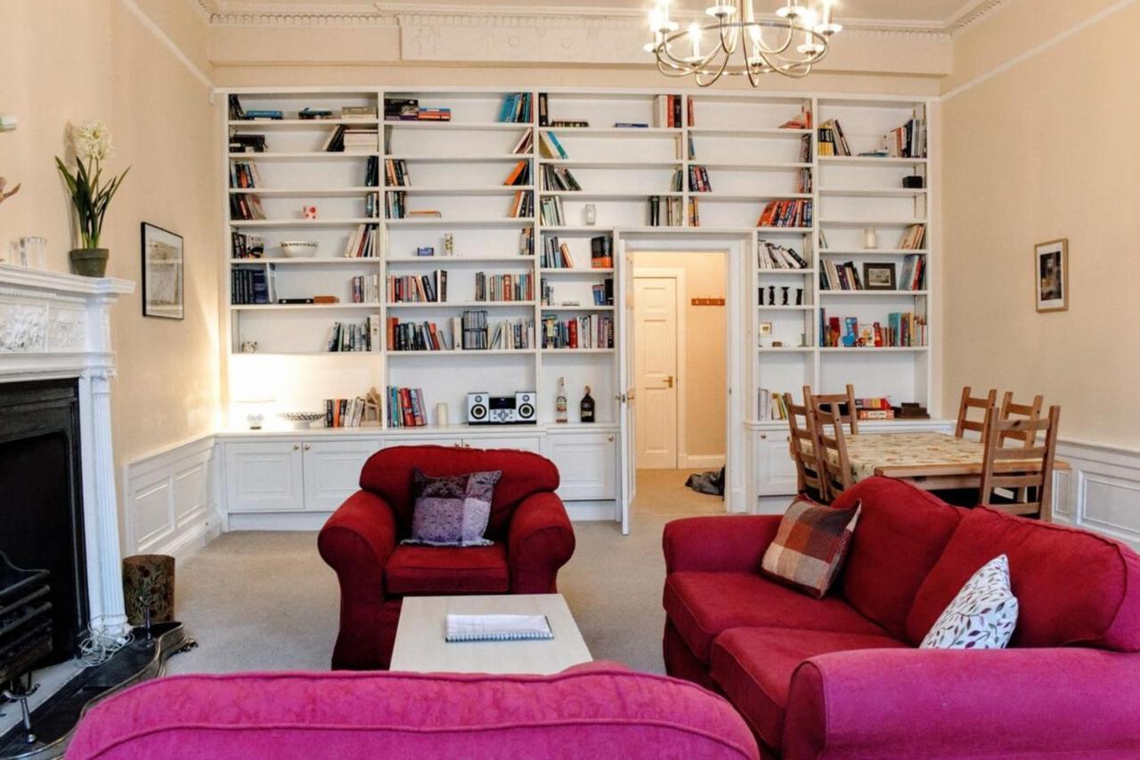 Traditional Georgian Flat In New Town Appartement
